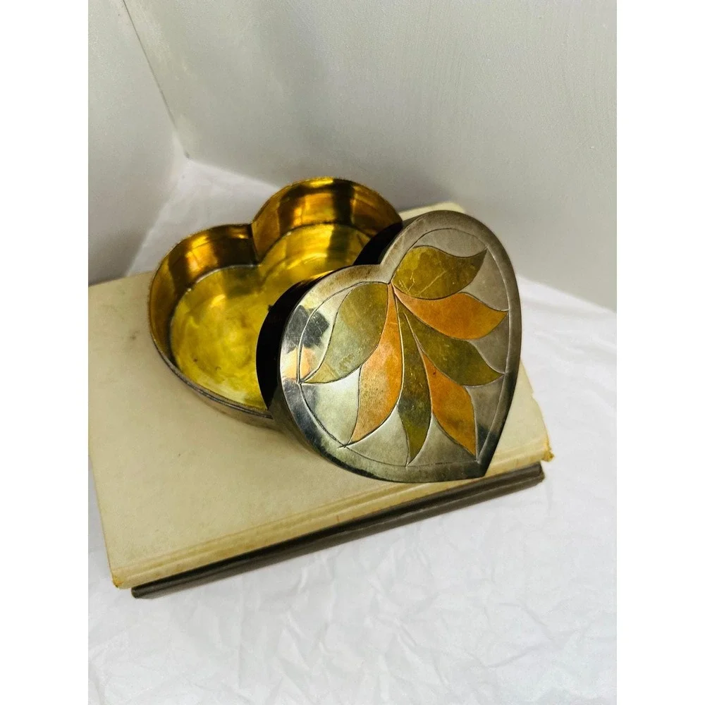Vintage Mixed Metal Heart Trinket Box Brass Copper Inlay Leaf Jewelry Keepsake